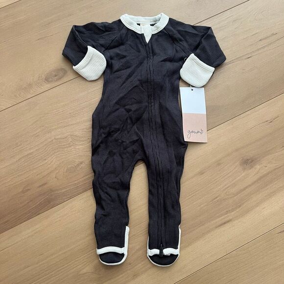 NWT Goumi Kids Coal Thermal Footie SZ 0-3 mo Bamboo Zippy Sleeper Waffle Knit - Picture 1 of 3